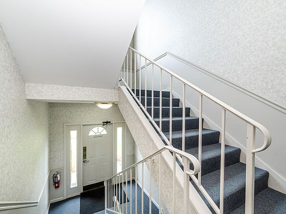 4th image of 3626 Lakeshore Dr APT K-9