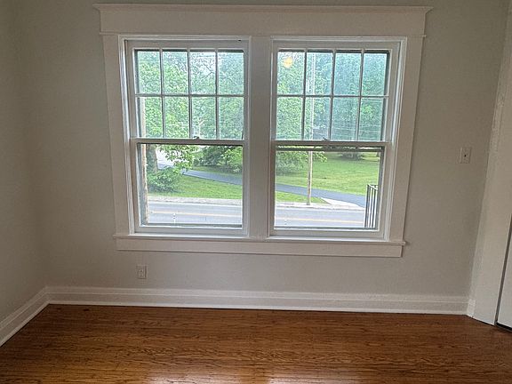 3rd image of 1333 Castlewood Ave #2