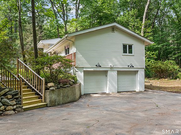 3rd image of 19 Fawn Drive
