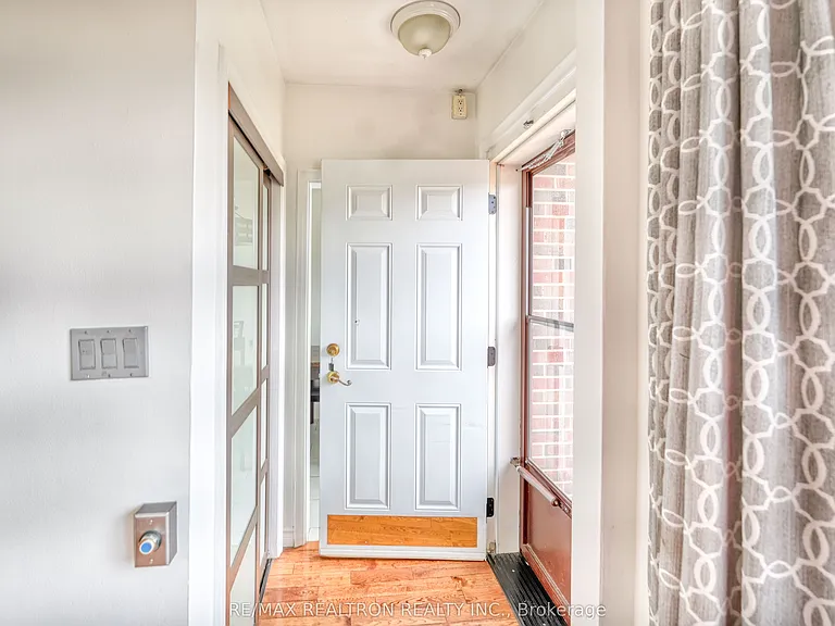 93 Mountland Dr #MAIN FLOOR — Photo 2