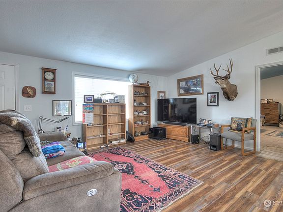 3rd image of 610 Holm Avenue