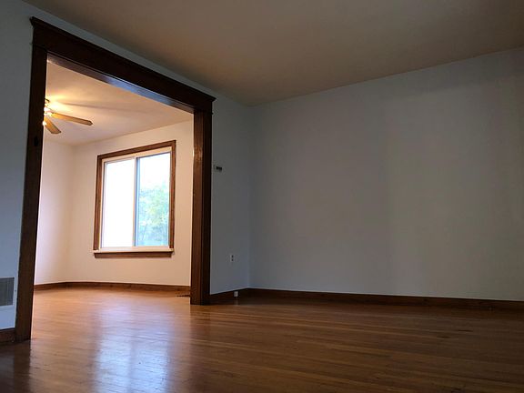 3rd image of 504 Helen St