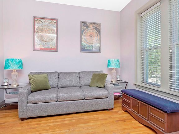 5th image of 4707 N Kenmore Ave #2