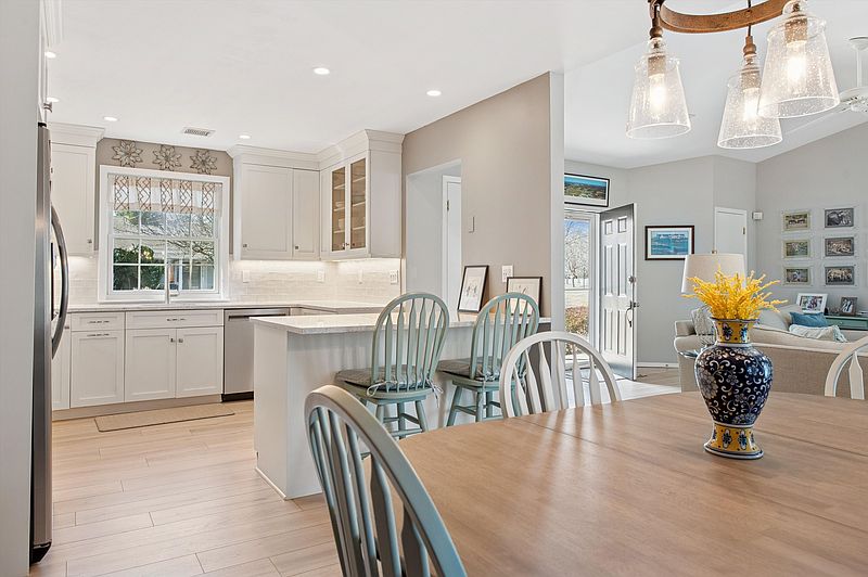 42 Saint Andrews Cir, Southampton, NY 11968 | Out East