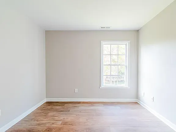 1002 Mallory Ln — Photo 13