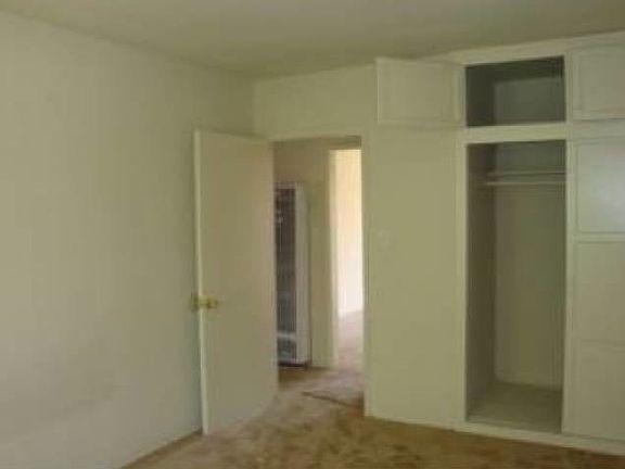 4th image of 2048 S Bedford St