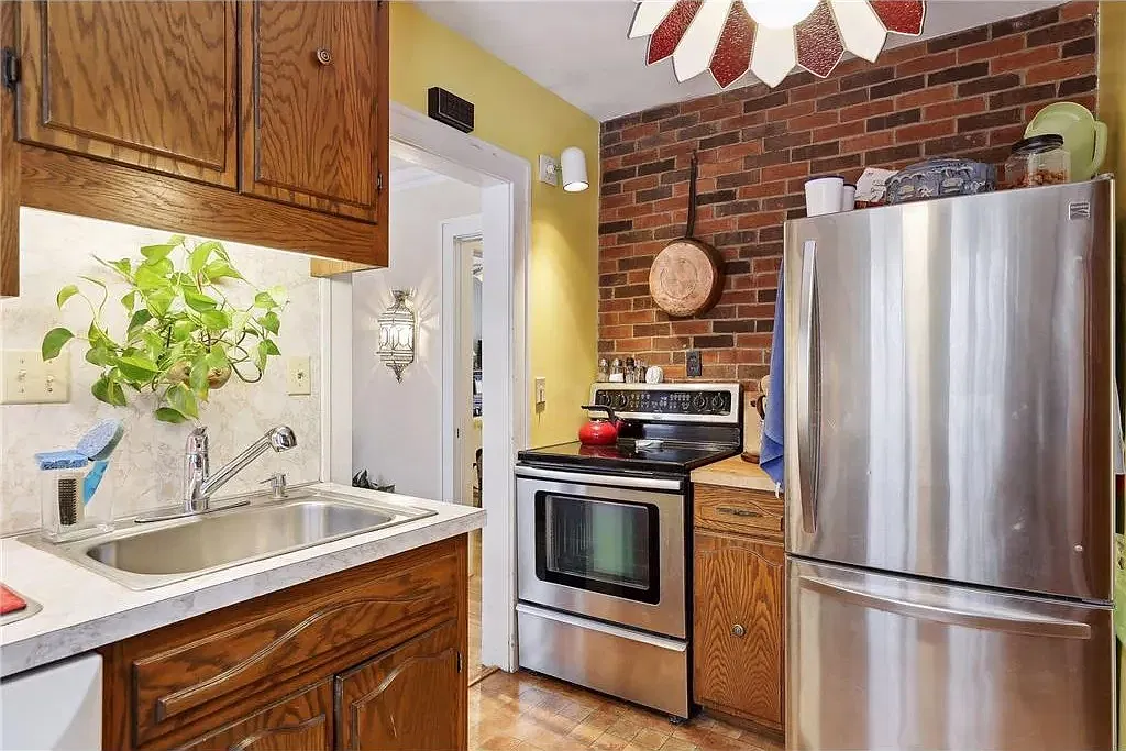 3 bed, 1376 sqft, $2,450 — Photo 2