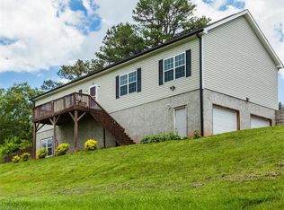 26 Little Oak Rd, Leicester, NC 28748