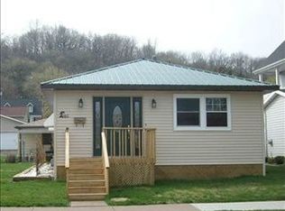 1817 Rhomberg Ave, Dubuque, IA 52001