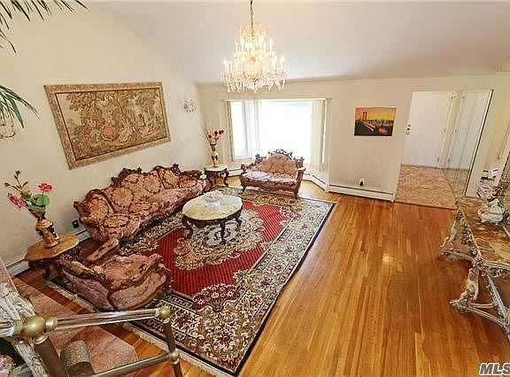 4th image of 31 Birchwood Park Dr