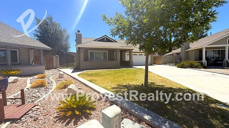 3 bed, 2.0 bath, 1464 sqft, $2,350 — Photo 3
