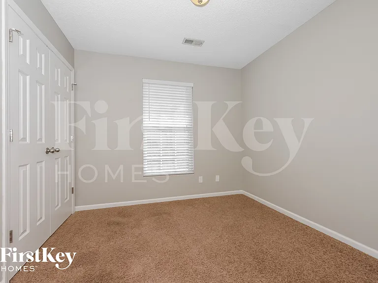 609 Rosehill Dr — Photo 16