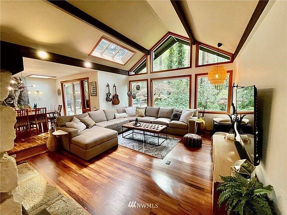 3rd image of 4037 Green Cove St NW