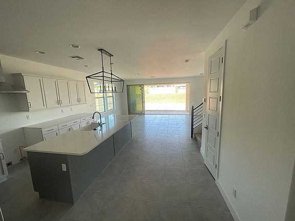 5th image of 808 E Ashurst Dr