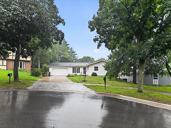 5th image of 5 Yorktown Cir