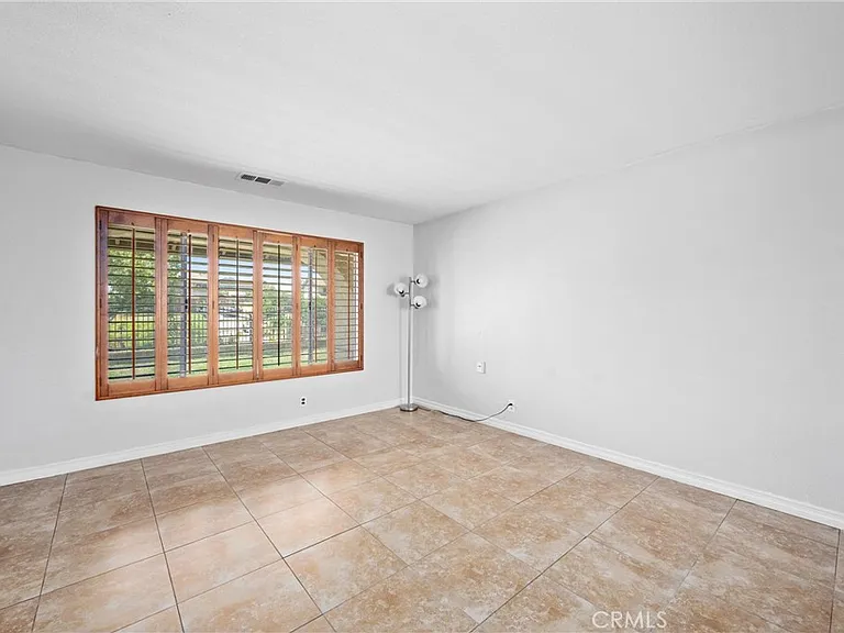 10703 Valley Dr — Photo 7