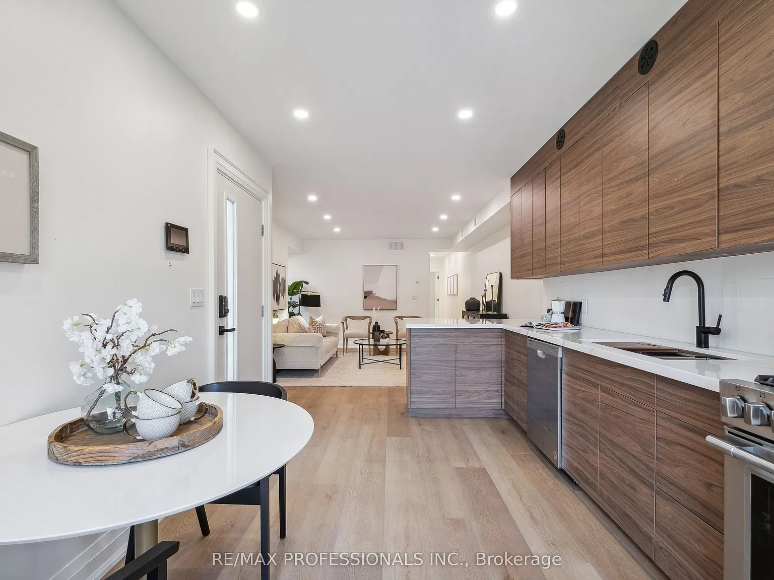 3 bed, $3,850 — Photo 3