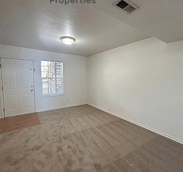 465 Taft — Photo 23