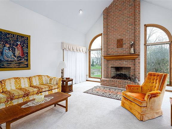 4th image of 204 Blackstone Cir