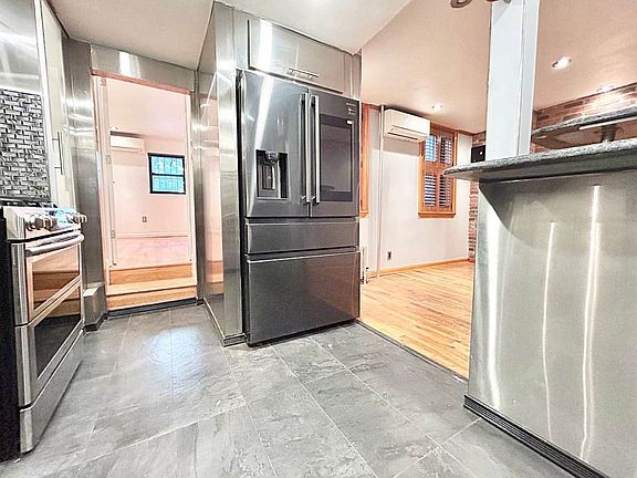 3rd image of 405 Kosciuszko St #1
