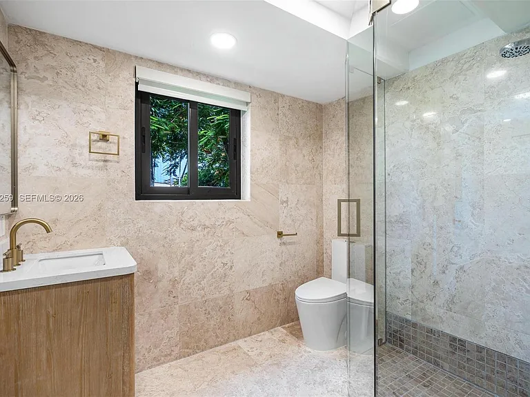 7810 Beachview Dr — Photo 22