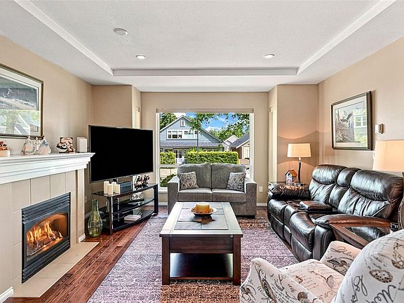 3rd image of 808 Stanhope Rd