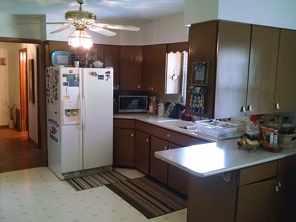 3rd image of 290 Kirk Dr E