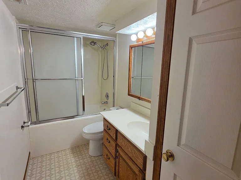 327 W 765 S — Photo 13