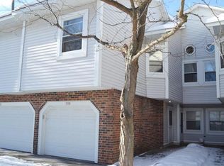 5330 Highpointe Ter, Bloomington, MN 55437