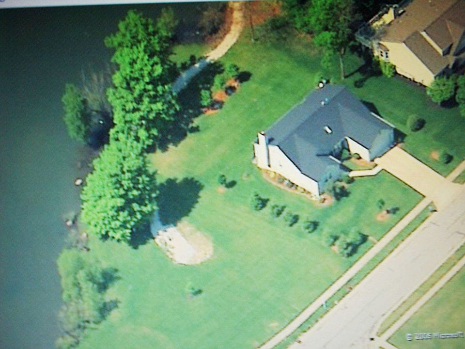 Great Home!!on Pond!