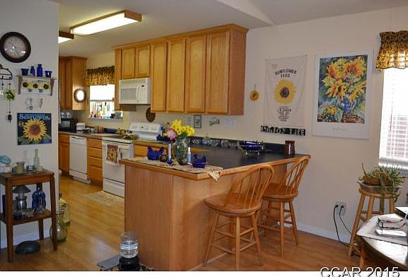 3rd image of 946 Country Ln