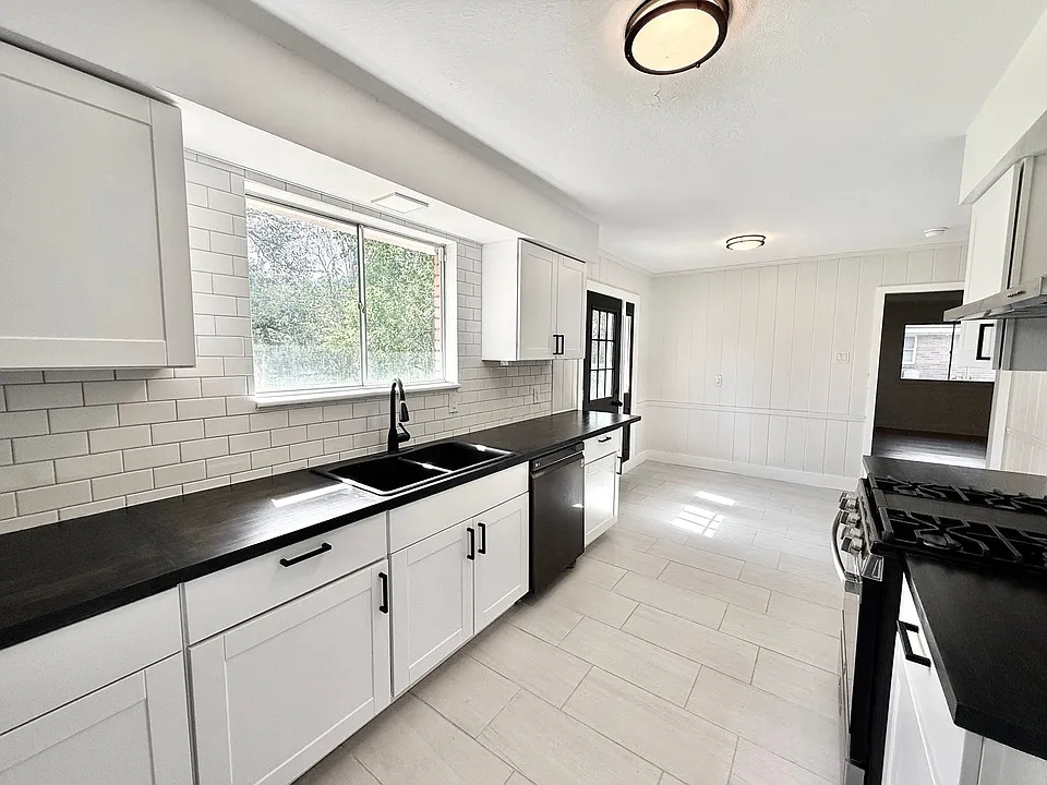 325 Marilyn Dr