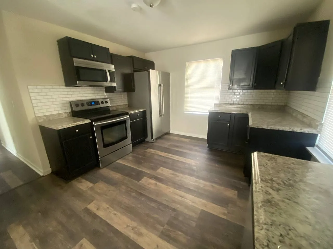 3 bed, 1.0 bath, 1254 sqft, $1,150 — Photo 2
