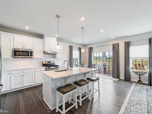 3rd image of 208 Anglesey Dr