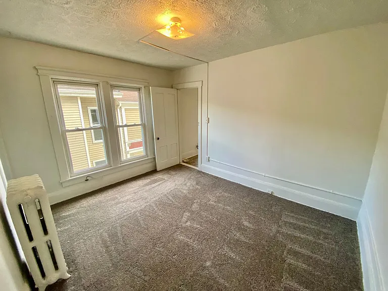 514 W Cross St — Photo 6