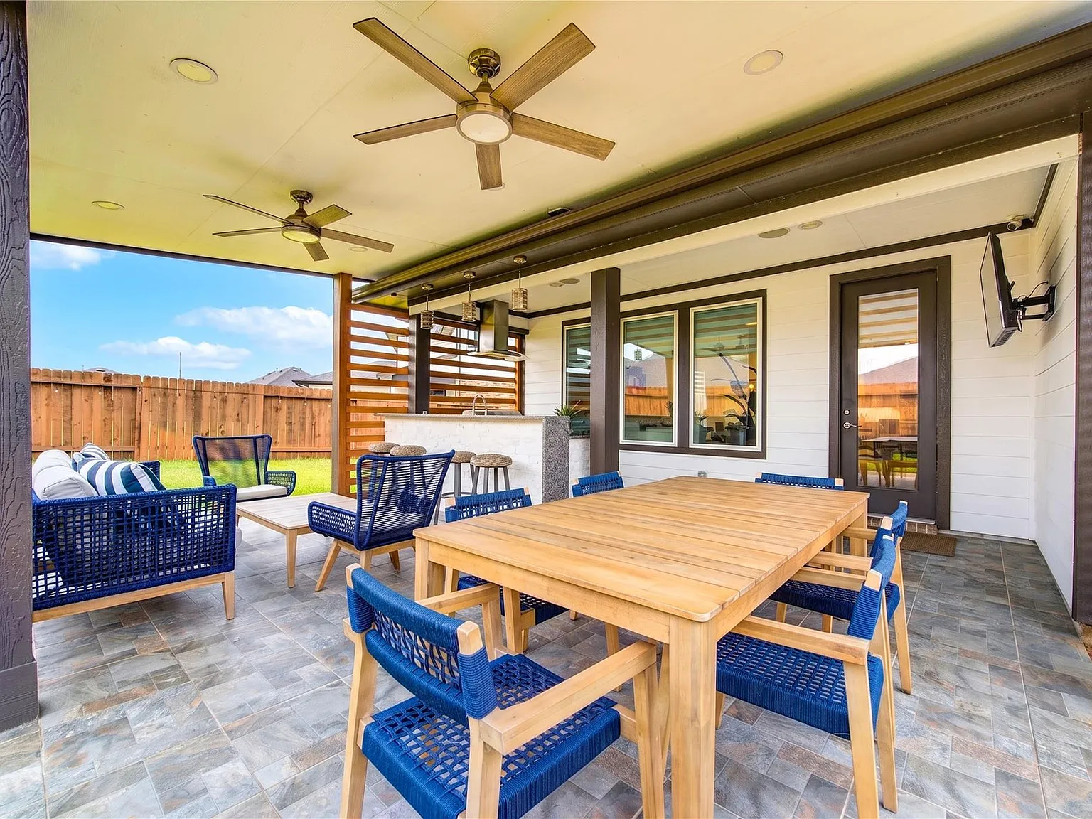4 bed, 2.5 bath, 2270 sqft, $2,790 — Photo 2