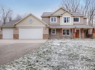 450 Bailey Lake Dr NE, Lowell, MI 49331
