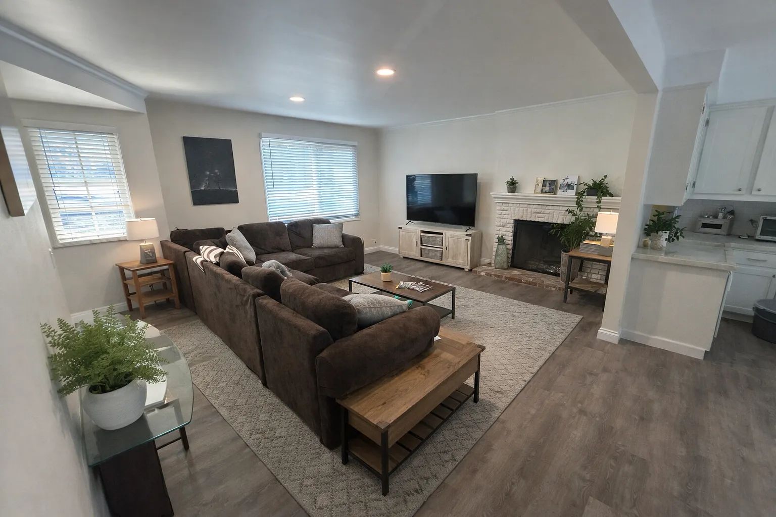 4 bed, 1829 sqft, $6,500 — Photo 2
