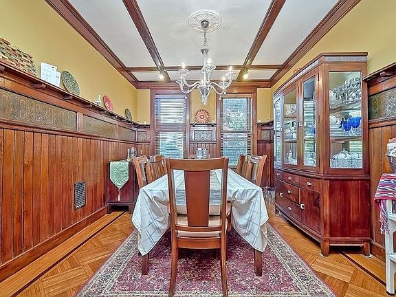 4th image of 211 Midwood St #1