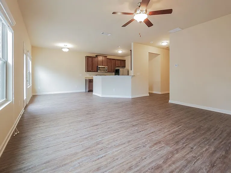 315 Rankin Cir — Photo 5