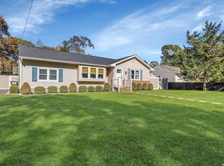 22 Yale Dr, Hampton Bays, NY 11946