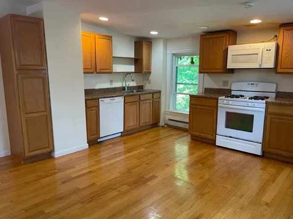 184 Brookline St #1, Cambridge, MA 02139