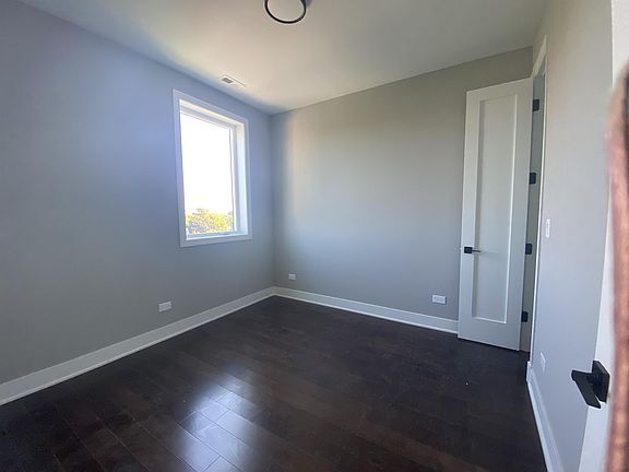 4th image of 2219 N Clybourn Ave #201