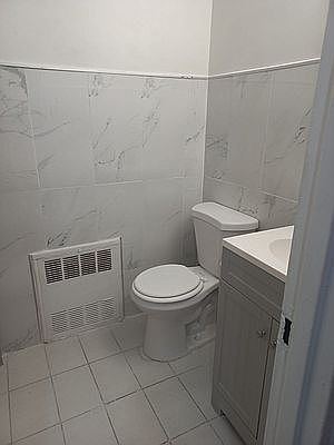 3rd image of 925 E 77th St #1C