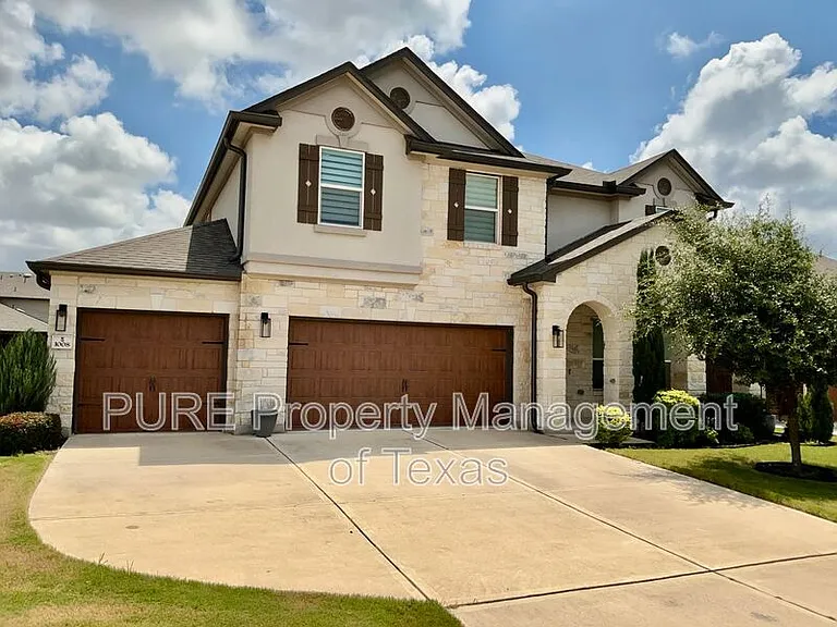 1008 Brenham Ln — Photo 1