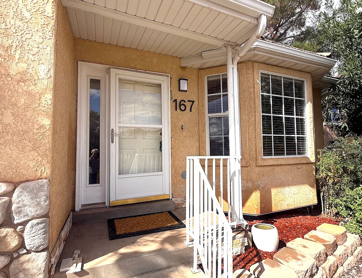 5 bed, 2215 sqft, $2,425 — Photo 2