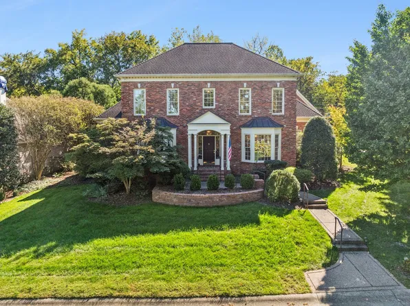 10 Old Club Ct, Nashville, TN 37215