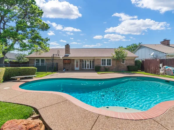 3308 Robinhood Ct, Bedford, TX 76021