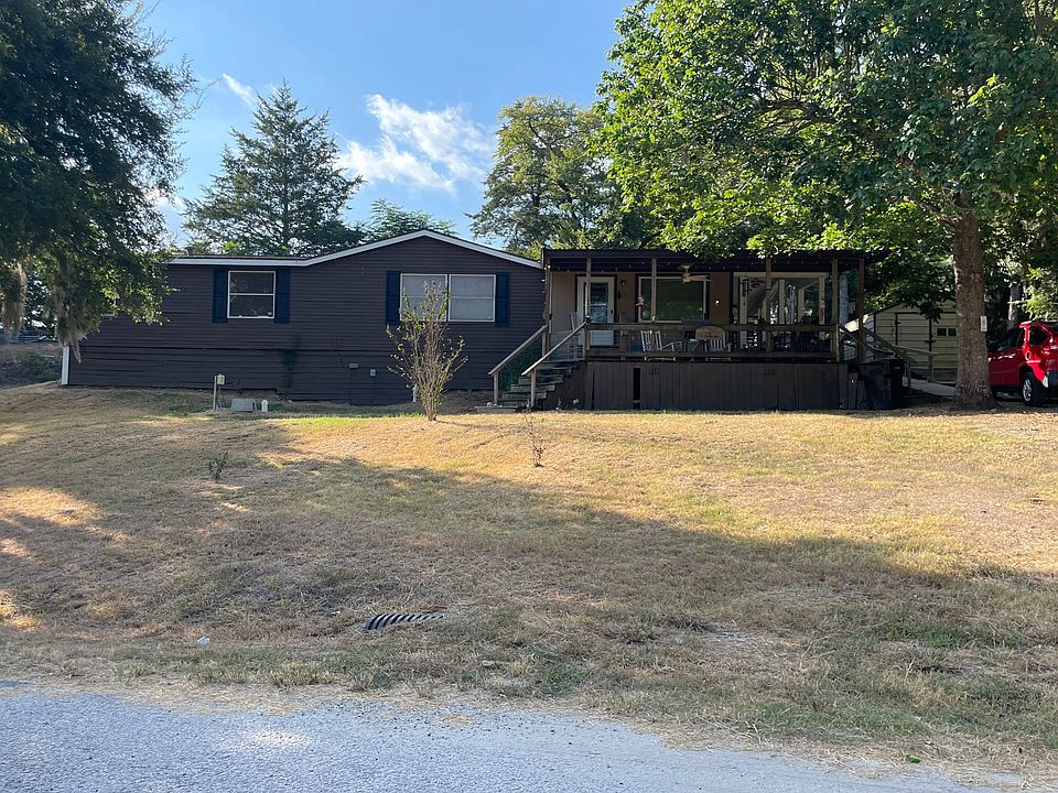 1st image of 4 S Lake Dr