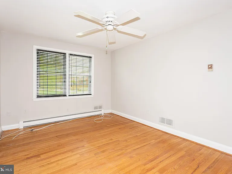 8426 Pleasant Plains Rd — Photo 12